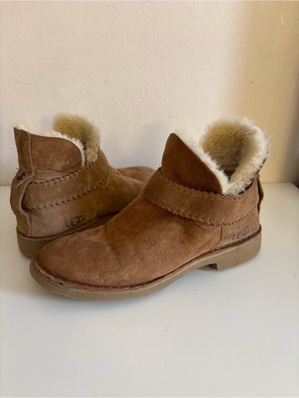 UGG Chestnut Suede Shearling Slip-On Boots 7 us 38 Europe